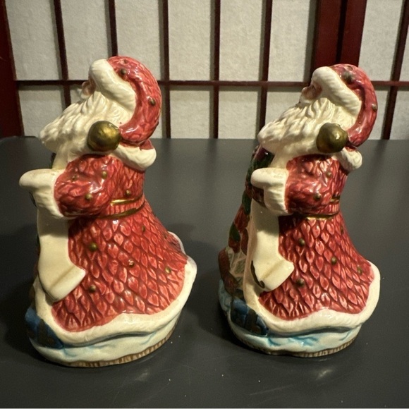 Vintage Santa salt and pepper shaker set - Picture 4 of 16
